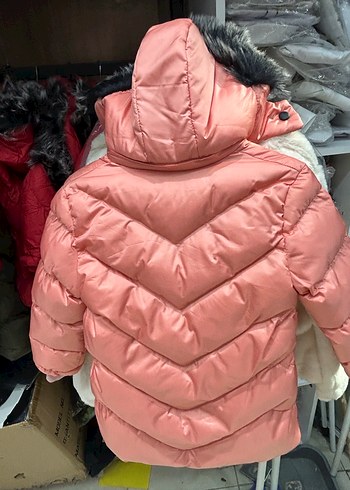 Kız Çocuk Pembe Kürklü Mont - Görsel 3