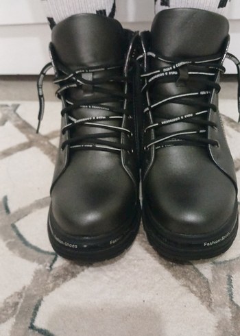 Simli Gri Yılan Desenli Blok Topuklu Bot - Görsel 2