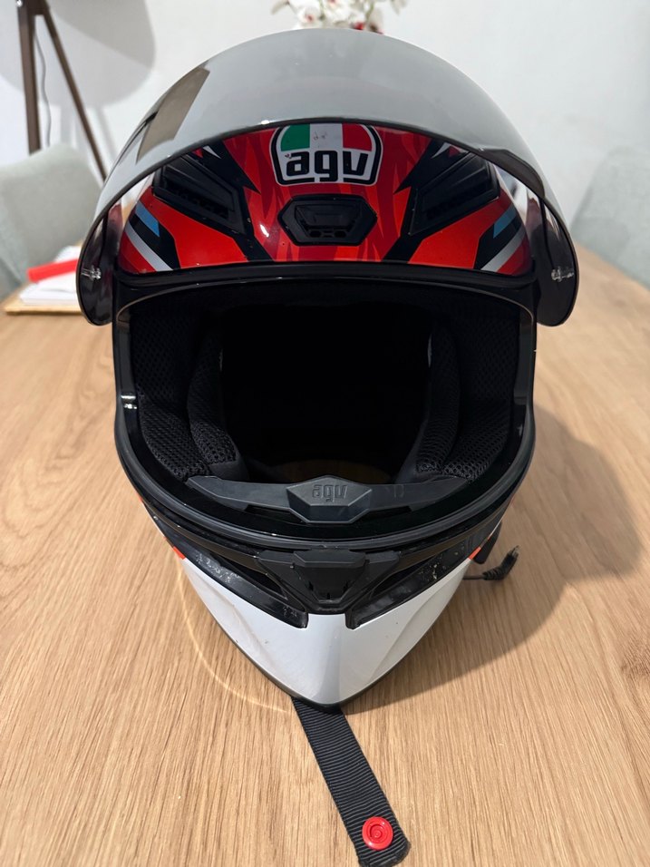 AGV Kırmızı-Beyaz Motosiklet Kaskı - Görsel 2