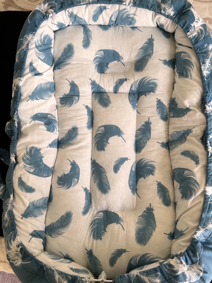 Mavi ve Gri Tüy Desenli Bebek Uyku Yatağı - Görsel 4