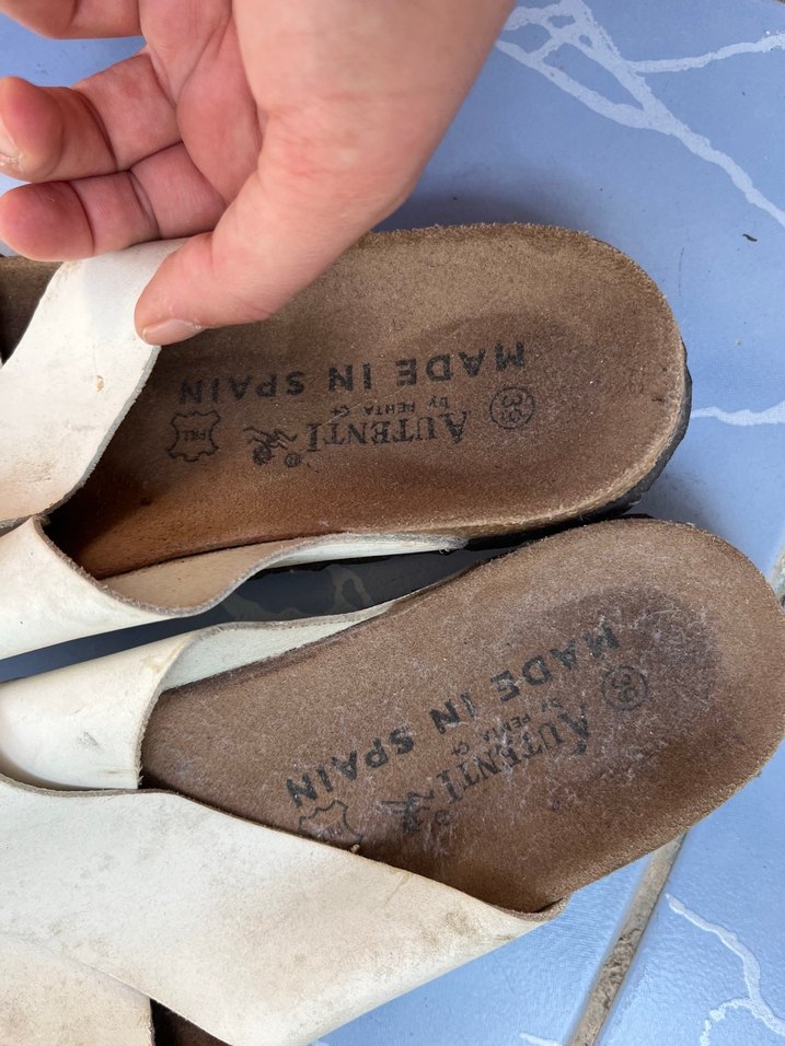 Beyaz Tokalı Erkek Terlik - Görsel 3