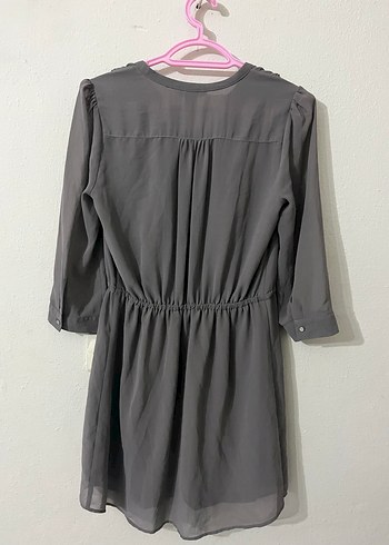 Gri V Yaka Midi Elbise, Fırfırlı, Uzun Kollu - Görsel 4