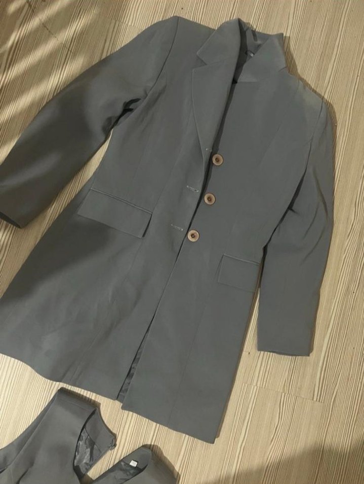 Gri kadın takım elbise - Görsel 2