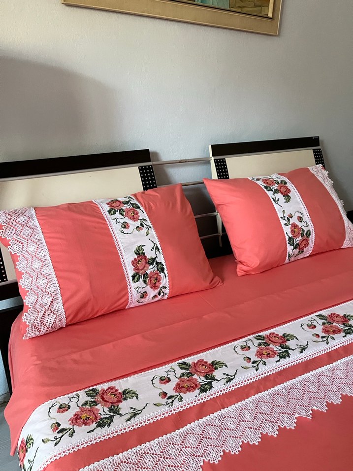 Nakışlı Pembe Yatak Örtüsü - Görsel 4