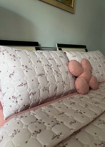 Nakışlı Pudra Pembe Yatak Örtüsü - Görsel 3
