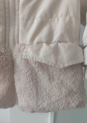 Kız Çocuk Kapüşonlu Beyaz Düğmeli Mont - Görsel 3