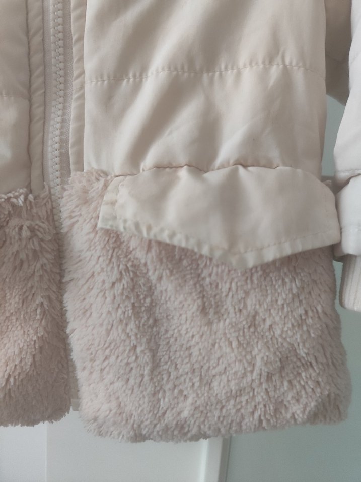 Kız Çocuk Kapüşonlu Beyaz Düğmeli Mont - Görsel 3