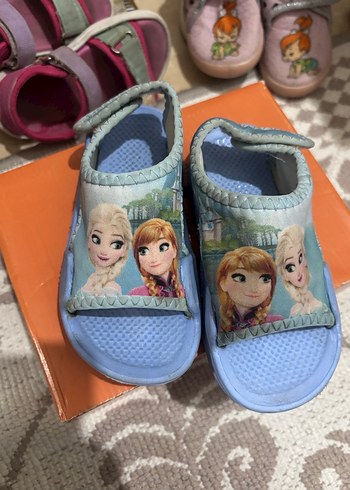 Mavi Elsa ve Anna Baskılı Kız Çocuk Terlik - Görsel 3