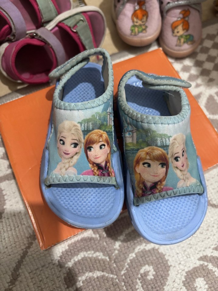 Mavi Elsa ve Anna Baskılı Kız Çocuk Terlik - Görsel 3