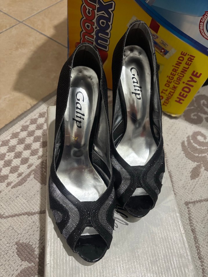 Galip Siyah Gri Gotik Topuklu Kadın Ayakkabı - Görsel 3
