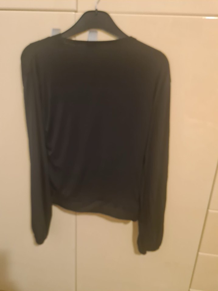 Siyah V Yaka Drapeli Kadın Bluz - Görsel 2