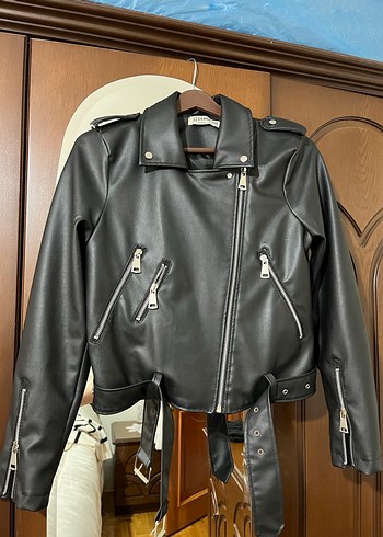 Kadın Siyah Kemerli Kısa Deri Ceket - Görsel 3