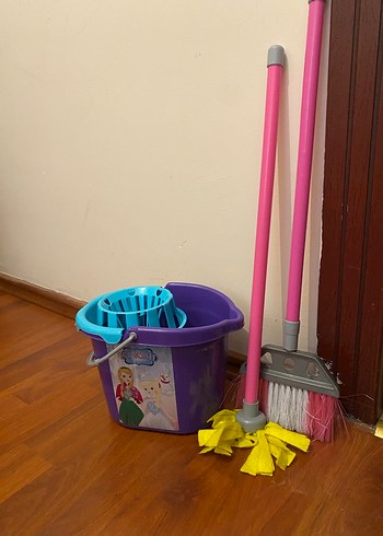 Renkli Çocuk Temizlik Seti - Kova, Mop ve Fırça - Görsel 2