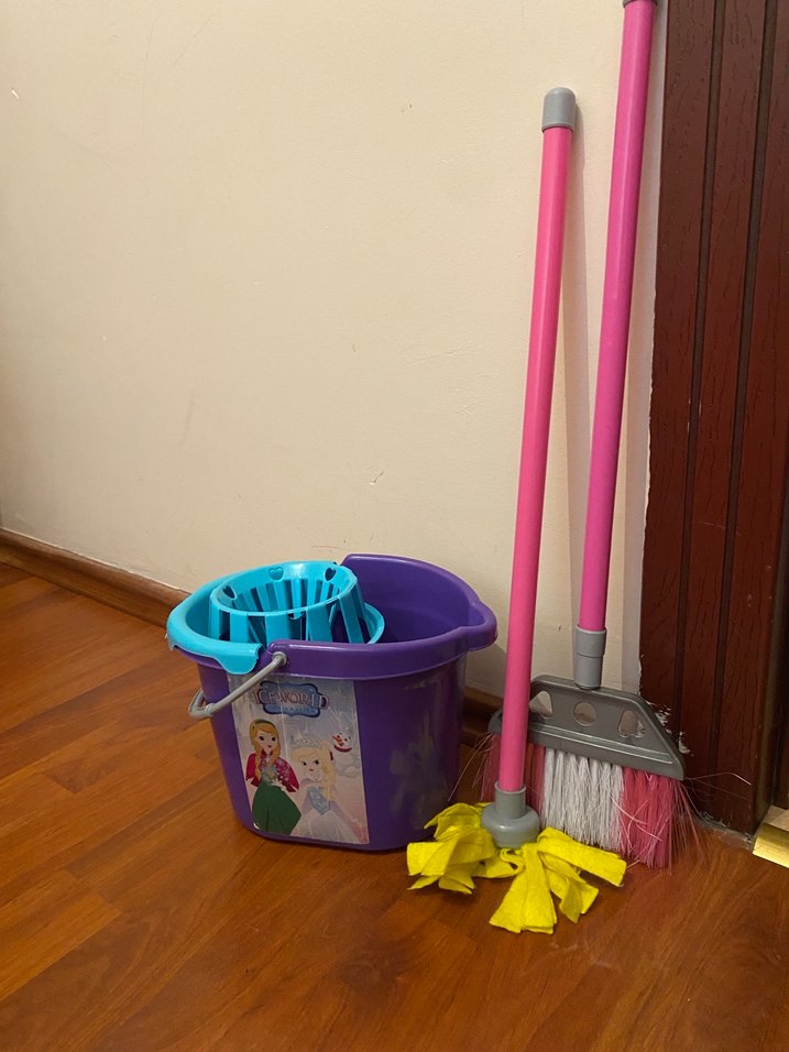 Renkli Çocuk Temizlik Seti - Kova, Mop ve Fırça - Görsel 2