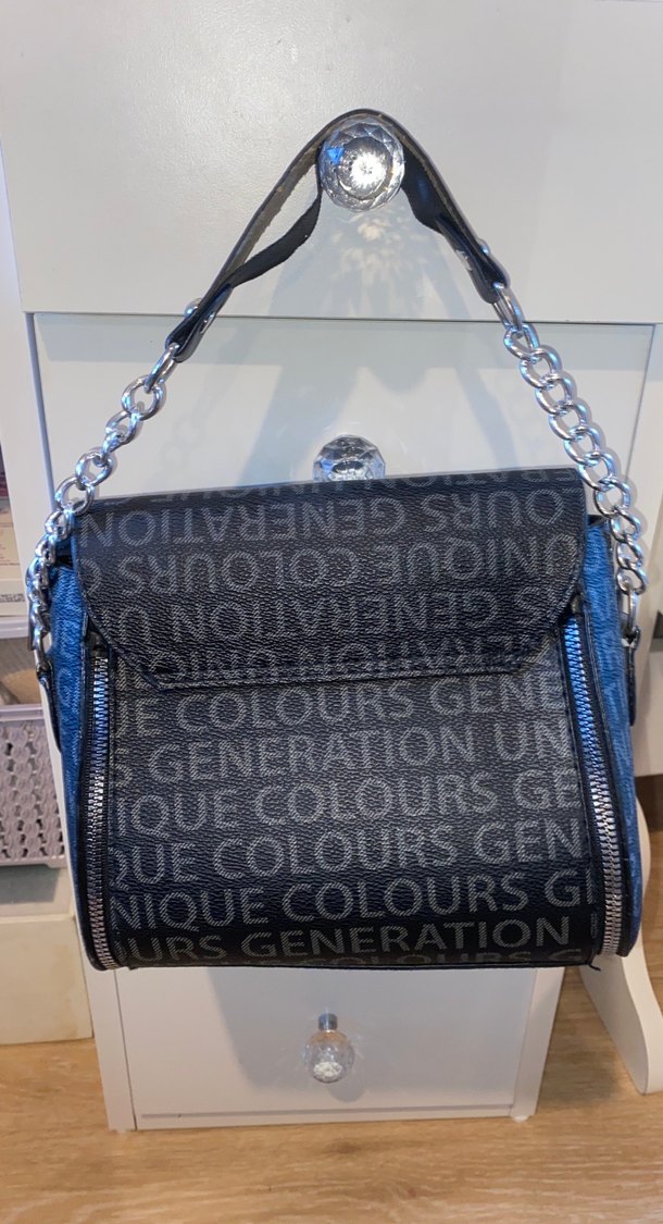 Siyah Baskılı Zincir Detaylı Deri Kadın Çanta - Görsel 4