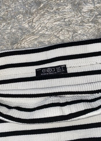 Uzun yırtmaçlı etek - Görsel 3