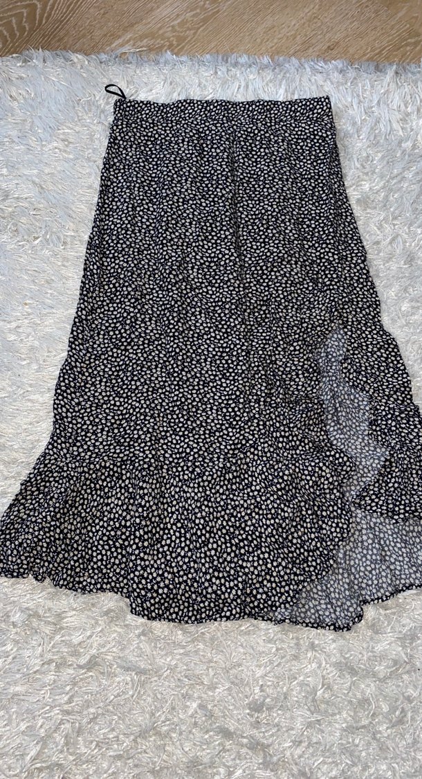 Papatya desenli yırtmaçlı midi etek - Görsel 4