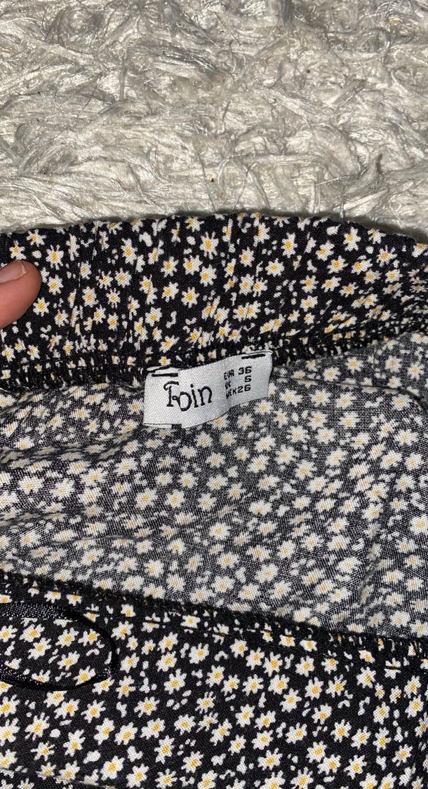 Papatya desenli yırtmaçlı midi etek - Görsel 5