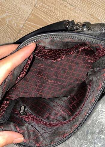 Zincir Detaylı Parlak Siyah Deri Kadın Çanta - Görsel 4