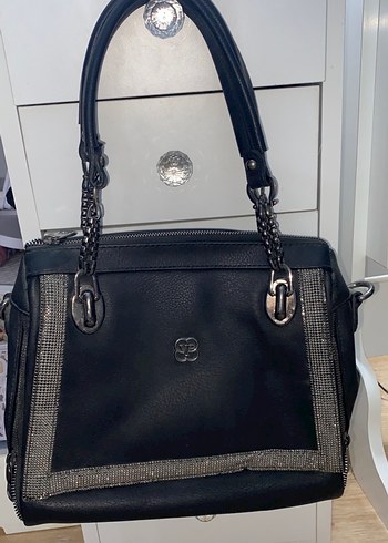 Zincir Detaylı Parlak Siyah Deri Kadın Çanta - Görsel 2