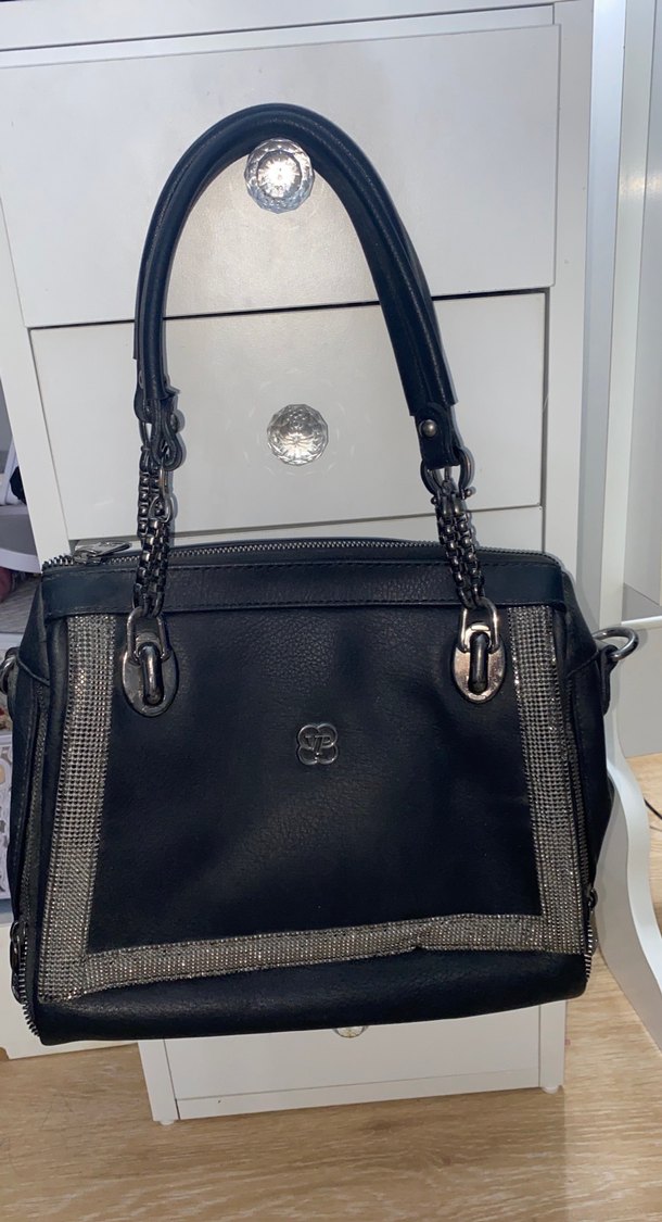 Zincir Detaylı Parlak Siyah Deri Kadın Çanta - Görsel 2