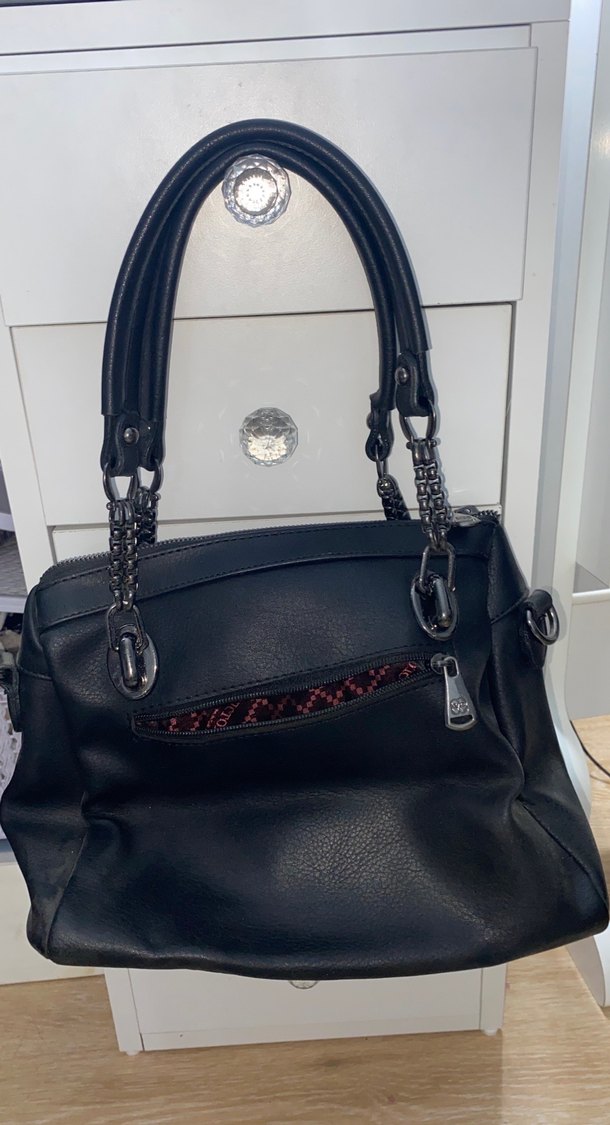 Zincir Detaylı Parlak Siyah Deri Kadın Çanta - Görsel 3