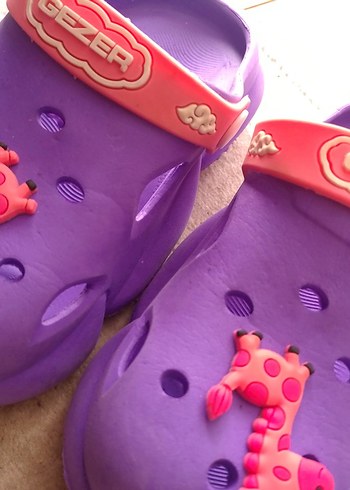 Mor Gezer Kız Terliği, Renkli Baskılı, Tokalı - Görsel 2