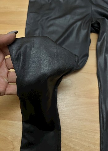 Kendi dikimim/ Siyah Parlak Deri Görünümlü Kadın Tayt - Görsel 2