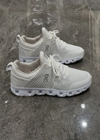 Diğer On Cloud Swift Sneaker