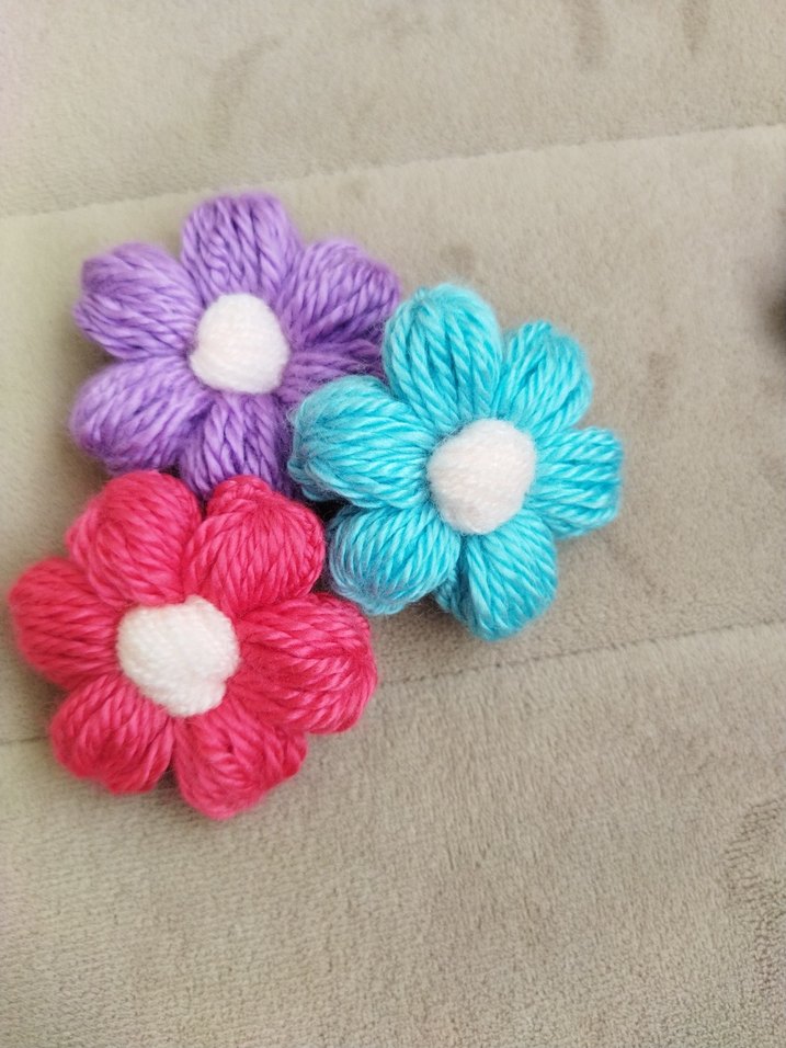 Renkli Örgü Çiçekli motifler  10 tanesi 80 lira - Görsel 2