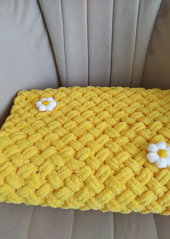 Sarı Nakışlı Örgü Çocuk Battaniyesi - Görsel 4