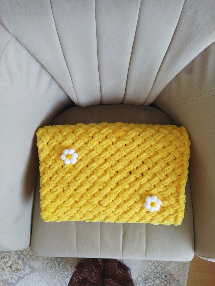 Sarı Nakışlı Örgü Çocuk Battaniyesi - Görsel 5