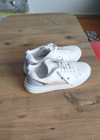 Beyaz Minimalist Spor Kadın Spor Ayakkabı - Görsel 4