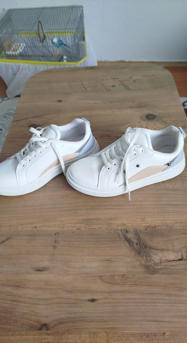 Beyaz Minimalist Spor Kadın Spor Ayakkabı - Görsel 2