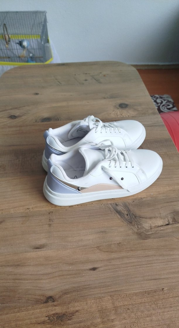 Beyaz Minimalist Spor Kadın Spor Ayakkabı - Görsel 4