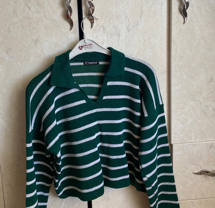 Çizgili V Yaka Yeşil Triko Kadın Kazak - Görsel 2