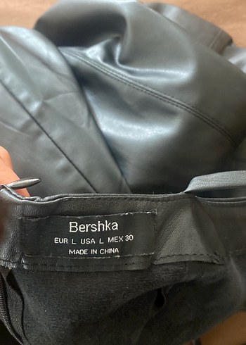 Siyah Parlak V Yaka Drapeli Midi Elbise - Görsel 3