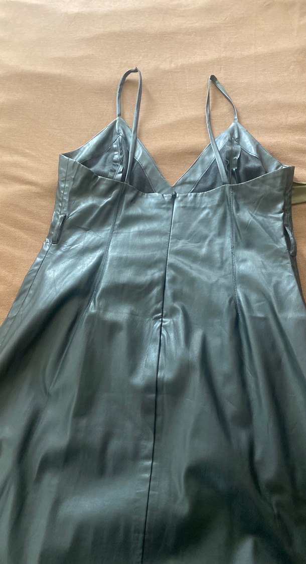 Siyah Parlak V Yaka Drapeli Midi Elbise - Görsel 2