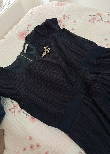 V yaka drapeli lacivert midi elbise - Görsel 2