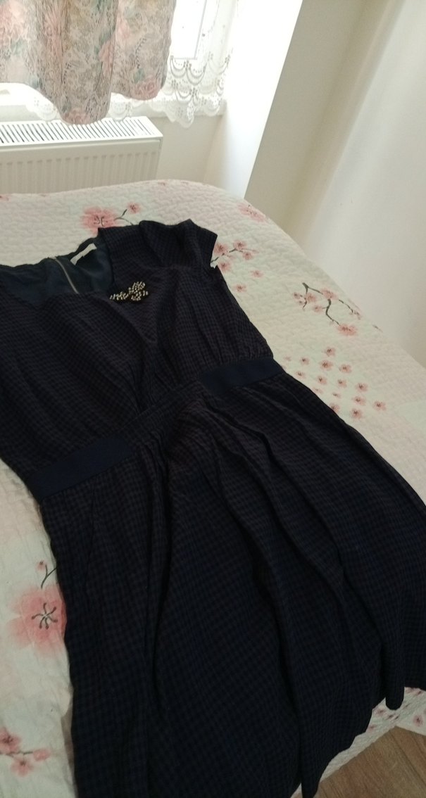 V yaka drapeli lacivert midi elbise - Görsel 5