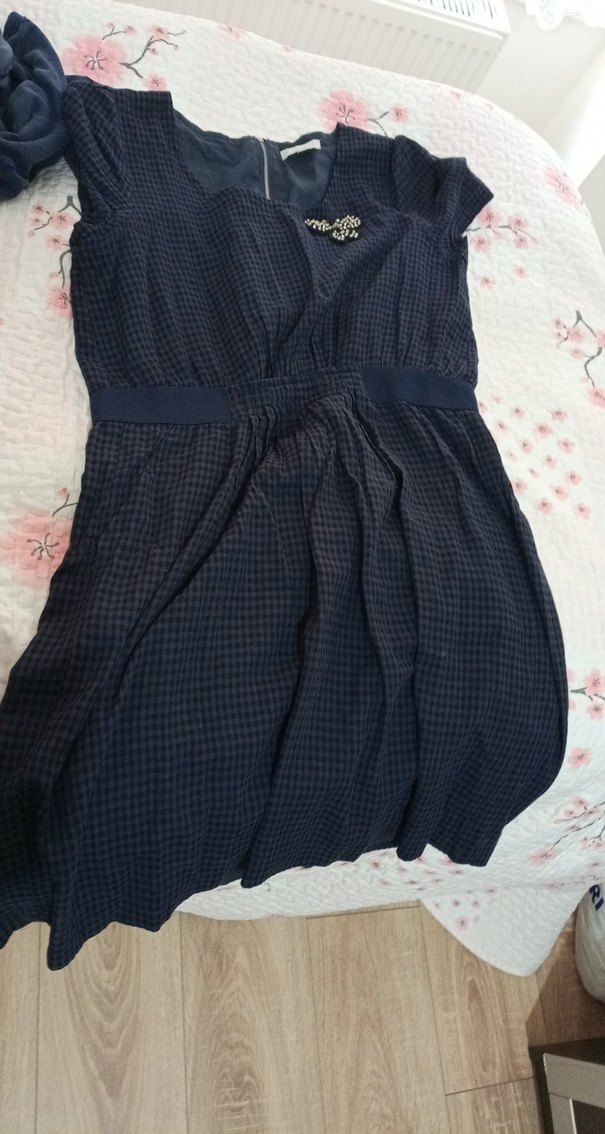 V yaka drapeli lacivert midi elbise - Görsel 3