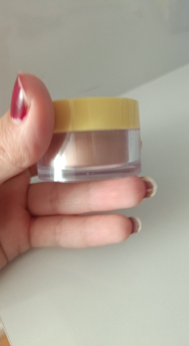 Pastel Sarı Toz Makyaj Ürünü - Görsel 2