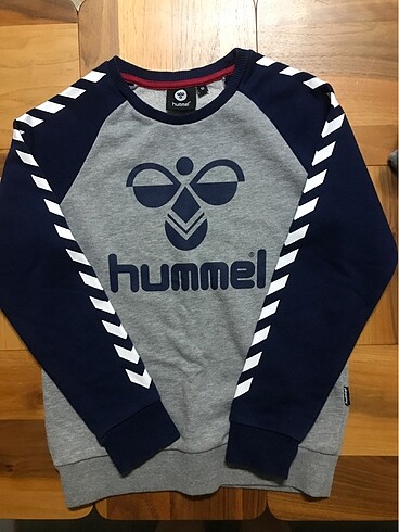 Hummel sweat 9 yaş(rezerve)