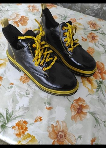 bayan Sarı Bağcıklı Siyah Sokak Stili Ayakkabı 39 numara - Görsel 3