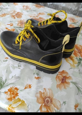 bayan Sarı Bağcıklı Siyah Sokak Stili Ayakkabı 39 numara - Görsel 2
