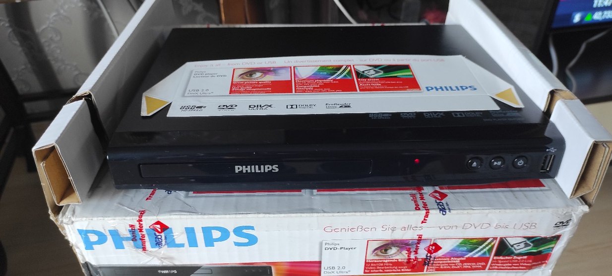 Koyu Kırmızı Philips DVD-Player - Görsel 4