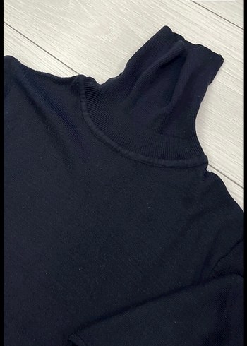 Siyah Boğazlı Kadın Triko - Görsel 3