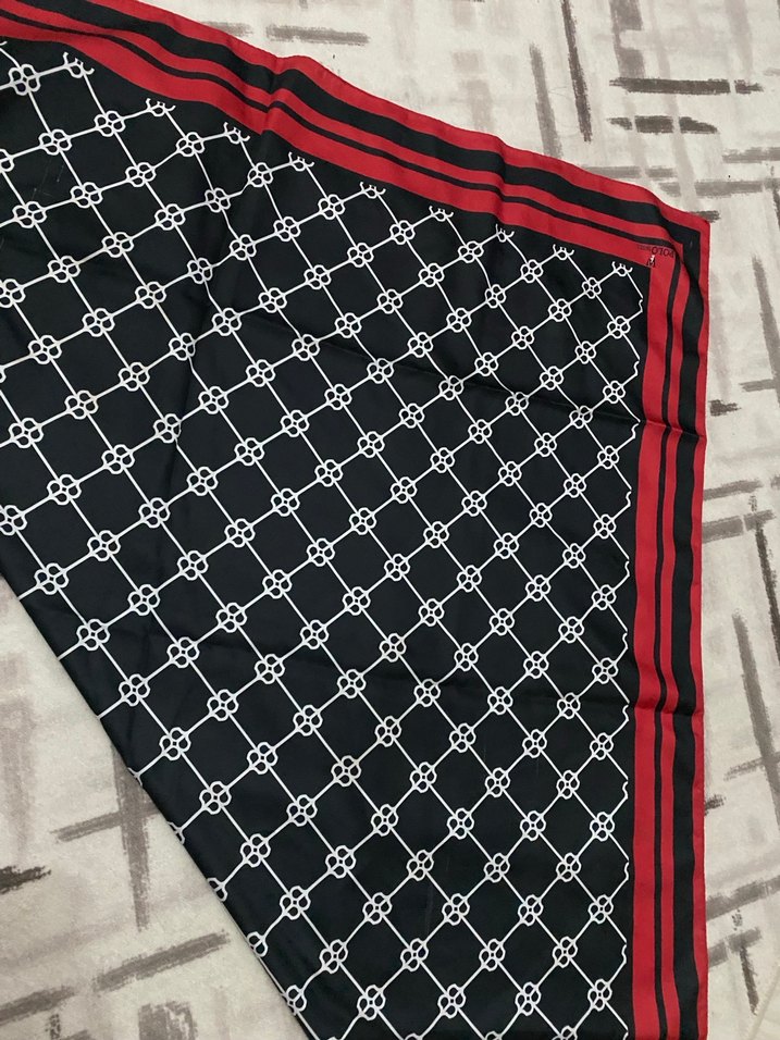 Kırmızı Siyah Desenli Kadın eşarp - Görsel 3