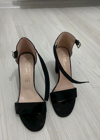 Siyah Tek Bantlı Süet Topuklu Ayakkabı - Görsel 4