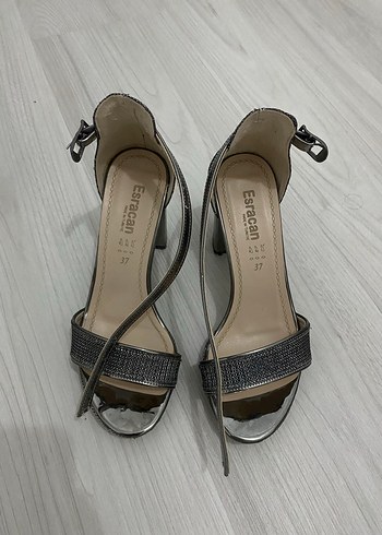 Gri  Parlak Topuklu Ayakkabı - Görsel 2